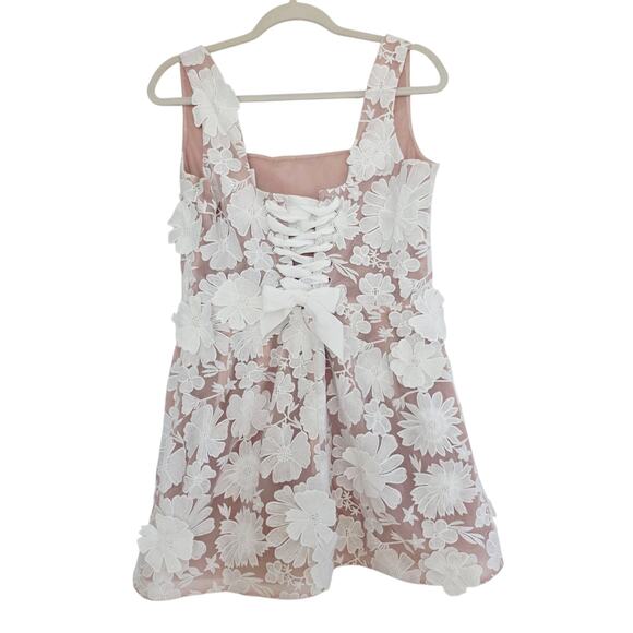 HELSI White & Tan Belen Floral Applique Cocktail Fit & Flare Mini Dress Sz Large - Picture 7 of 10